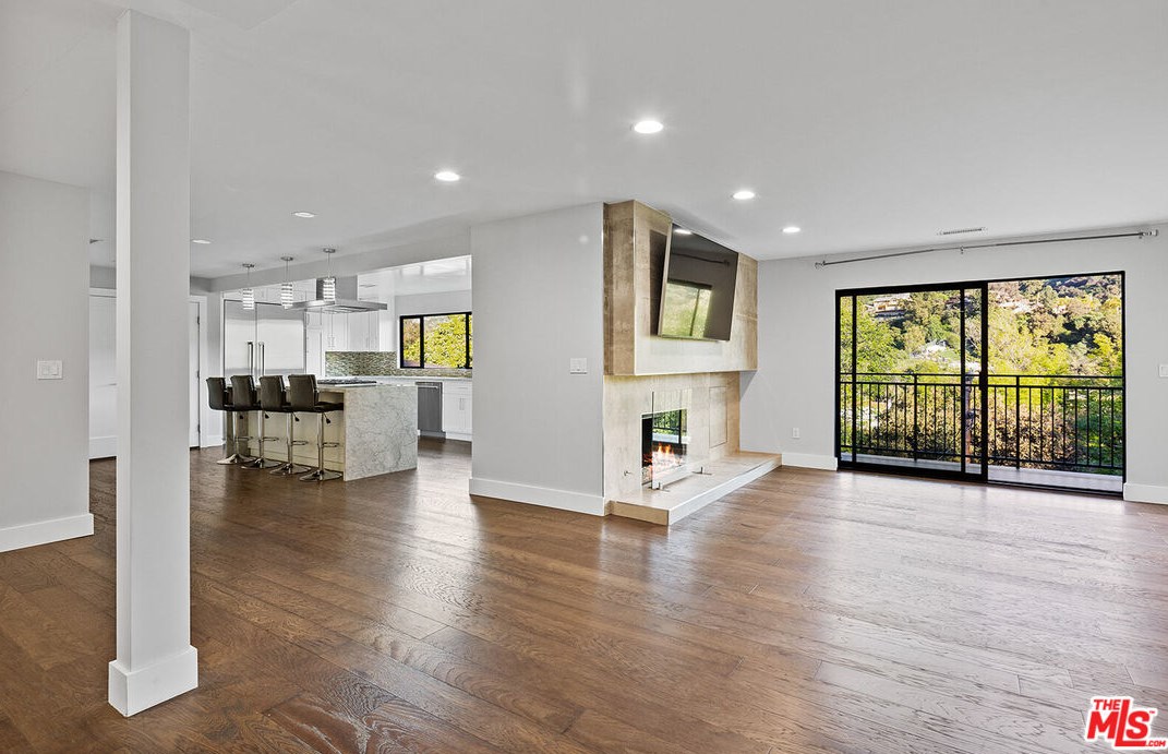 2926 Graceland Way, Glendale CA  91206-1331 exterior