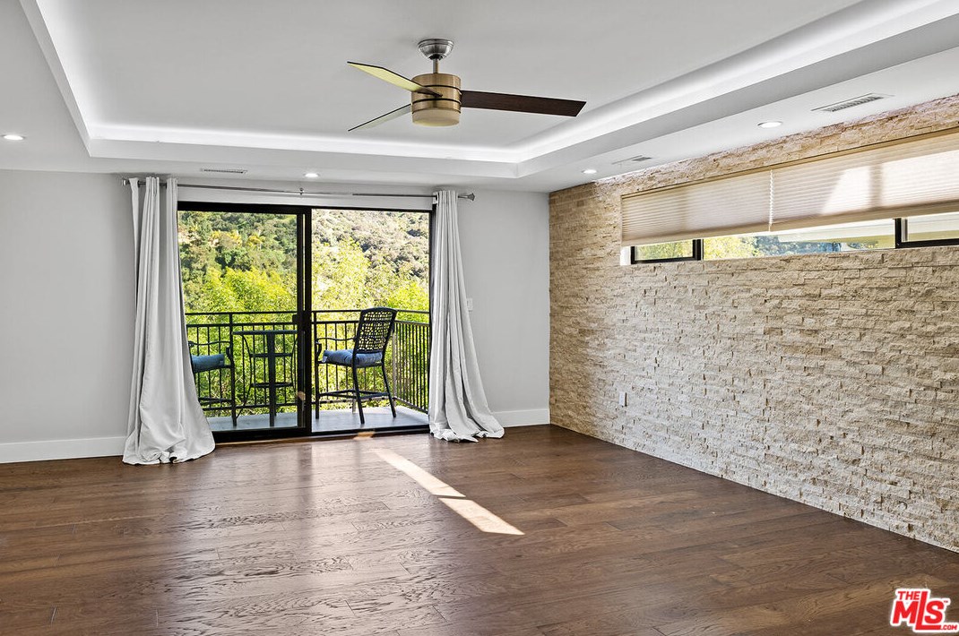 2926 Graceland Way, Glendale CA  91206-1331 exterior