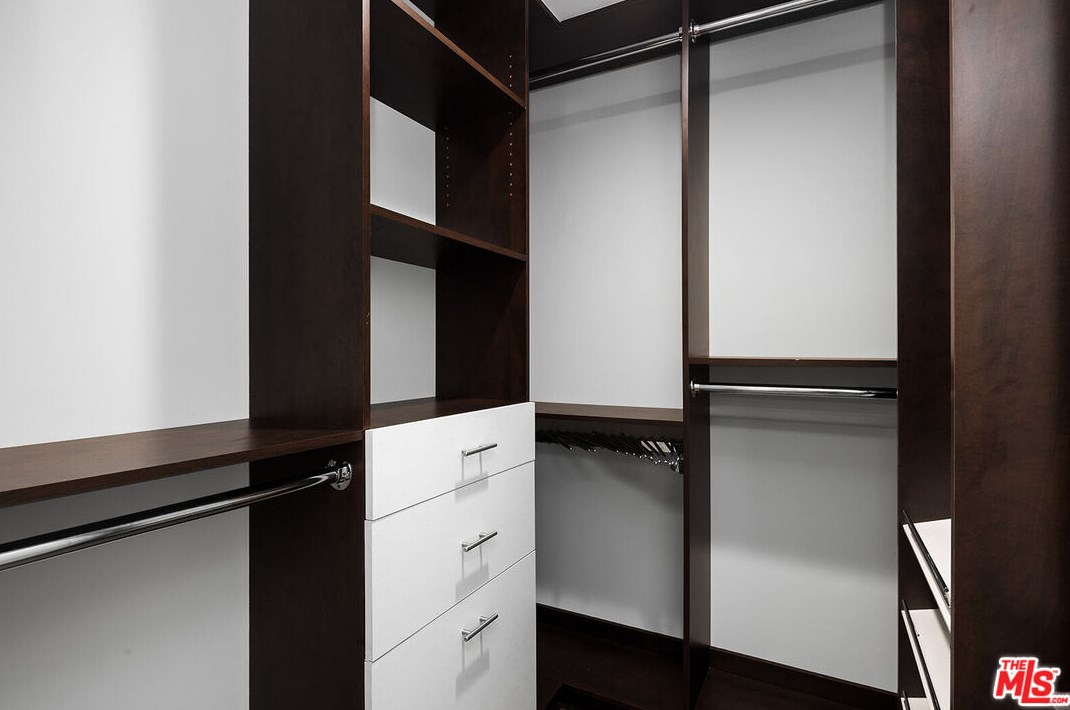 2926 Graceland Way, Glendale CA  91206-1331 exterior