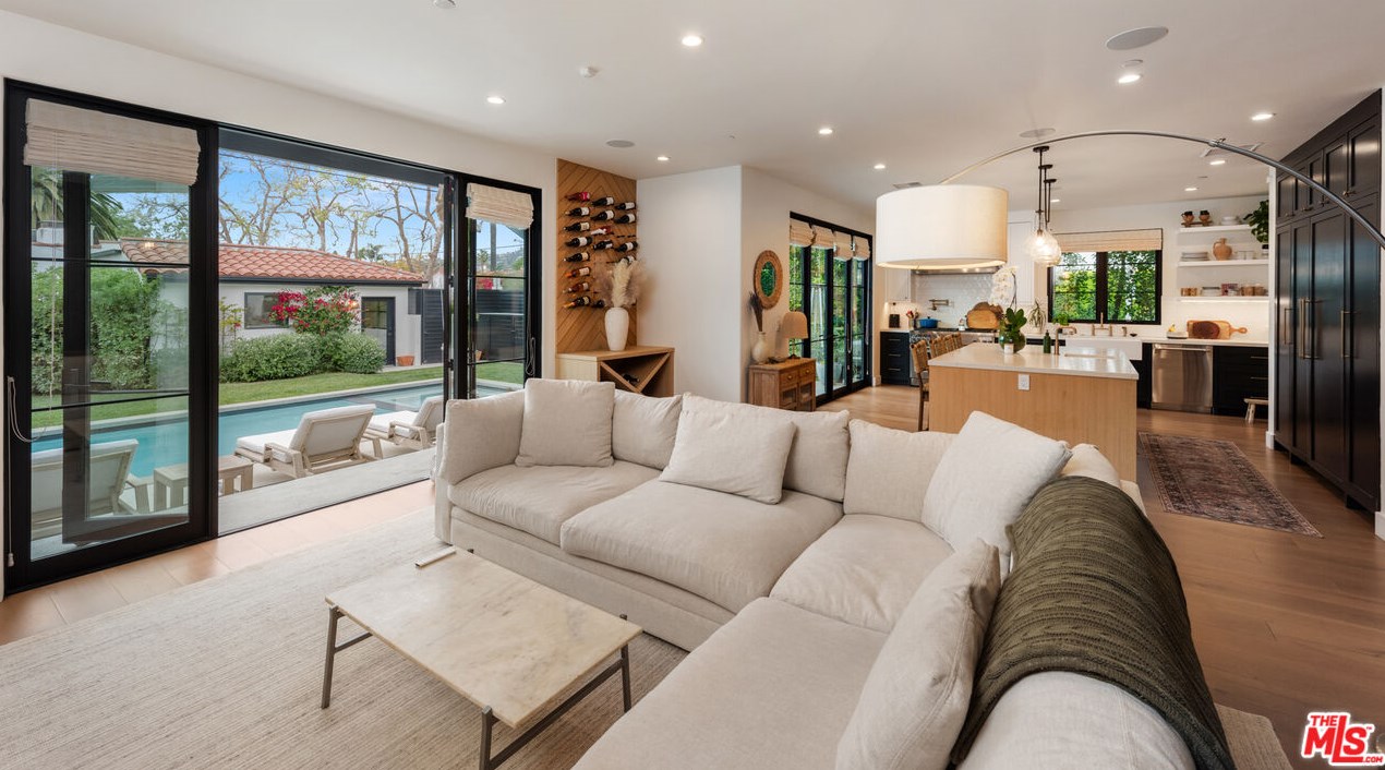 547 Gardner St, Los Angeles CA  90036-5710 exterior
