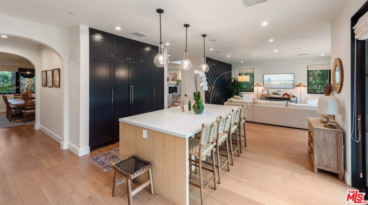 547 Gardner St, Los Angeles CA  90036-5710 exterior