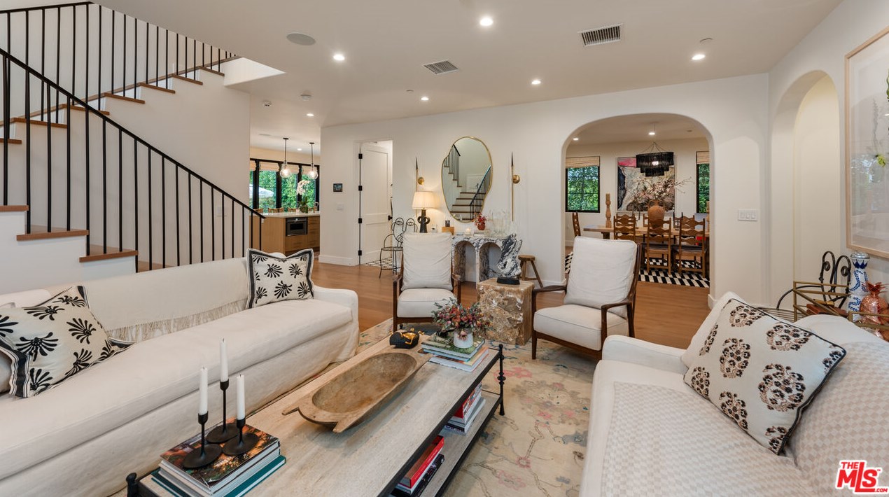 547 Gardner St, Los Angeles CA  90036-5710 exterior