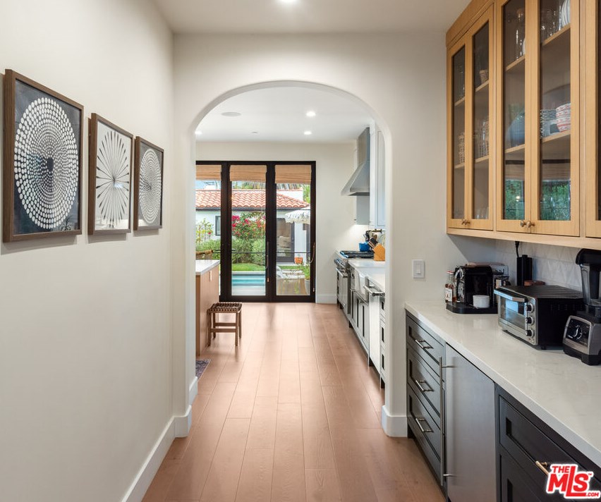 547 Gardner St, Los Angeles CA  90036-5710 exterior
