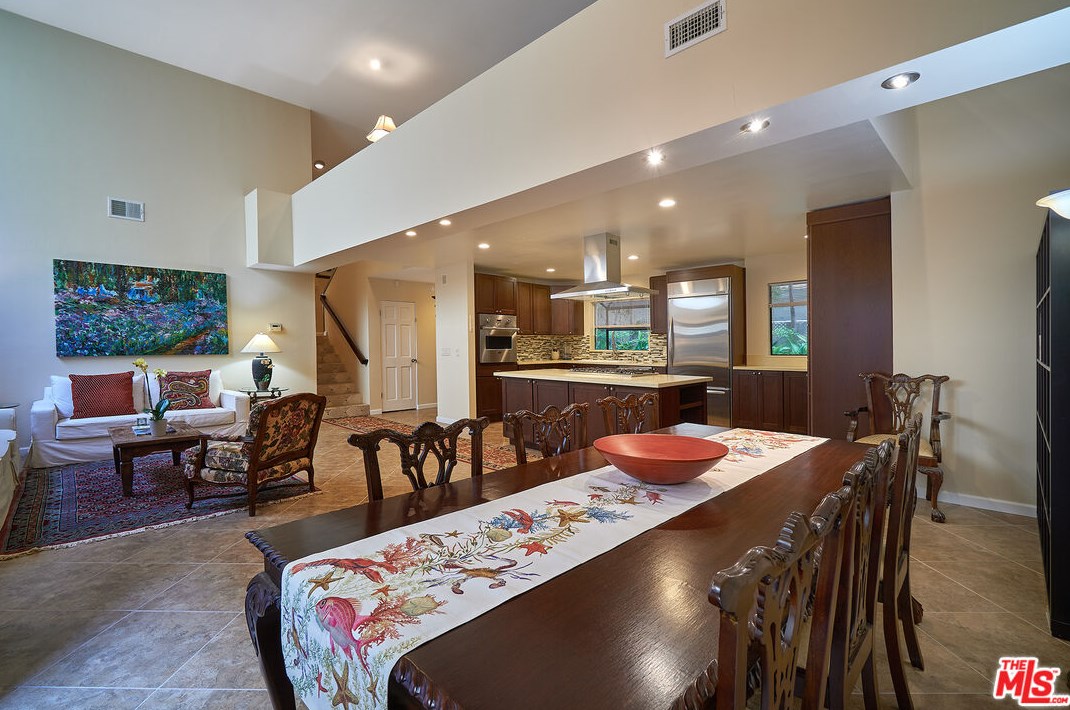 11922 Gorham Ave, Los Angeles CA  90049-5359 exterior