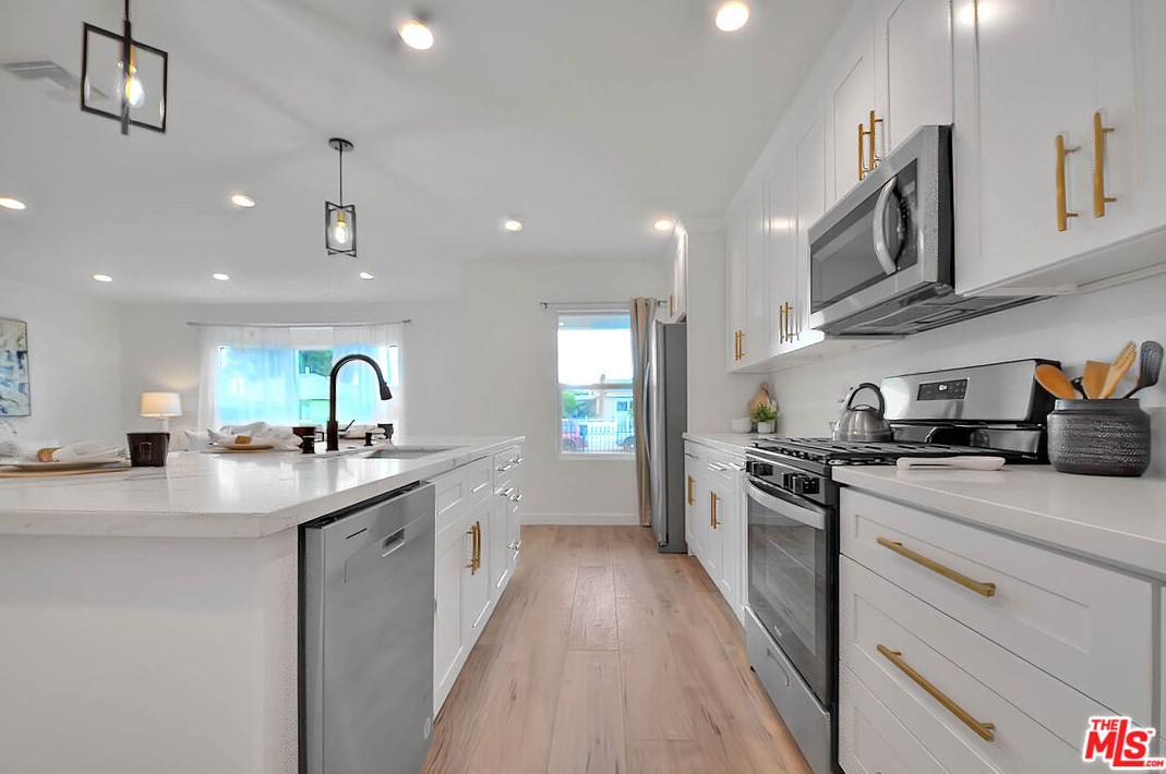 12023 Belhaven St, Los Angeles CA  90059-2832 exterior