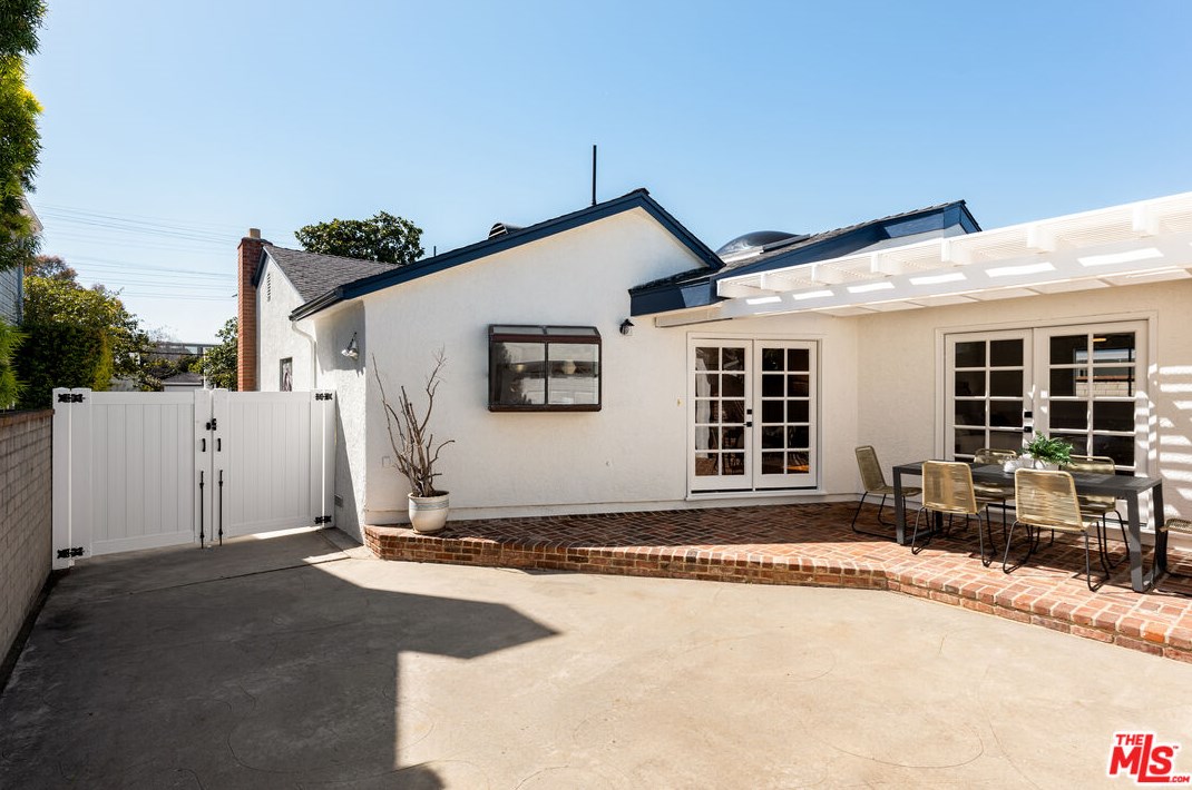 7912 Mcconnell Ave, Los Angeles CA  90045-1046 exterior