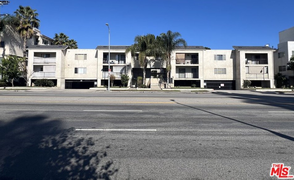 13925 Sherman Way, Van Nuys CA  91405-2560 exterior