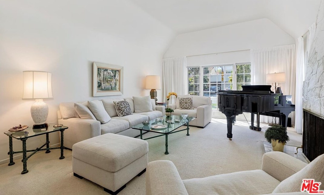 216 La Peer Dr, Beverly Hills CA  90211-1612 exterior