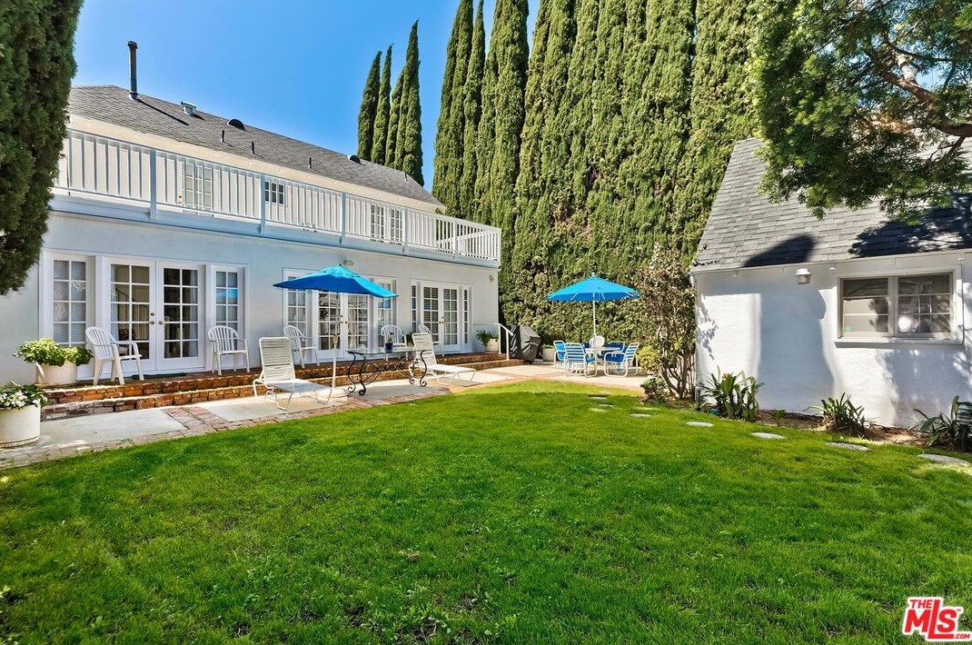 216 La Peer Dr, Beverly Hills CA  90211-1612 exterior