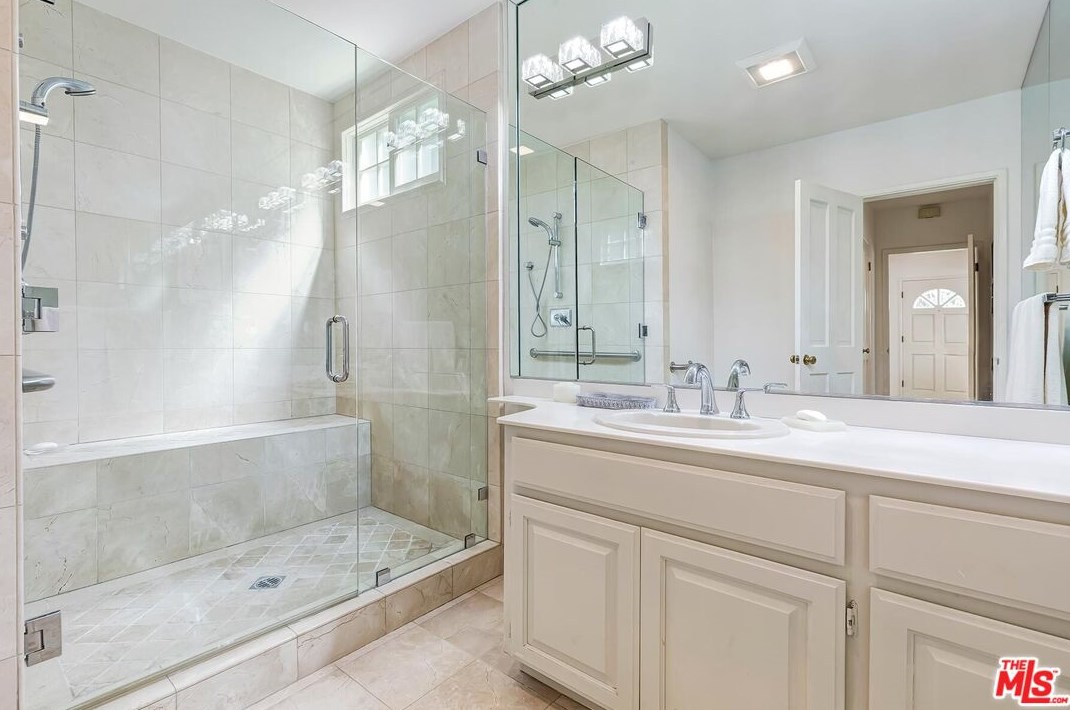 216 La Peer Dr, Beverly Hills CA  90211-1612 exterior