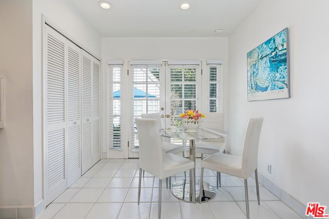 216 La Peer Dr, Beverly Hills CA  90211-1612 exterior