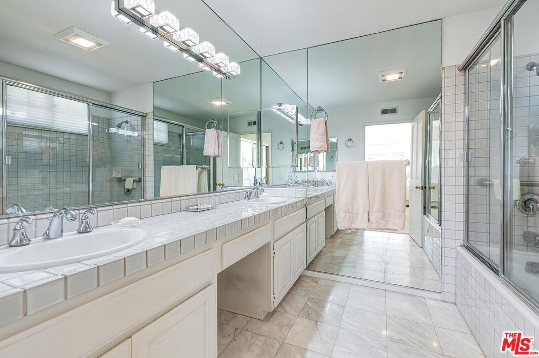 216 La Peer Dr, Beverly Hills CA  90211-1612 exterior