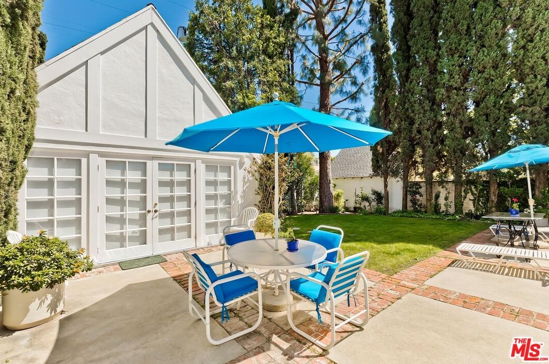 216 La Peer Dr, Beverly Hills CA  90211-1612 exterior