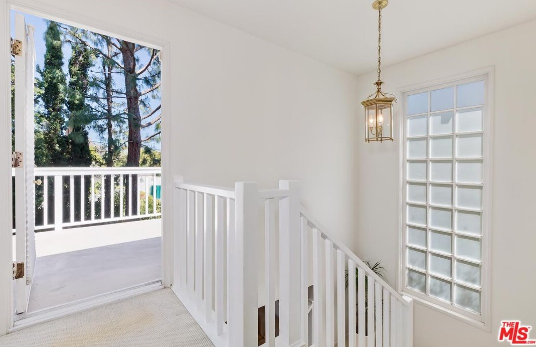 216 La Peer Dr, Beverly Hills CA  90211-1612 exterior