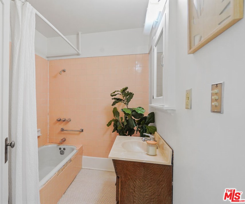 617 Gower St, Los Angeles CA  90038-3913 exterior