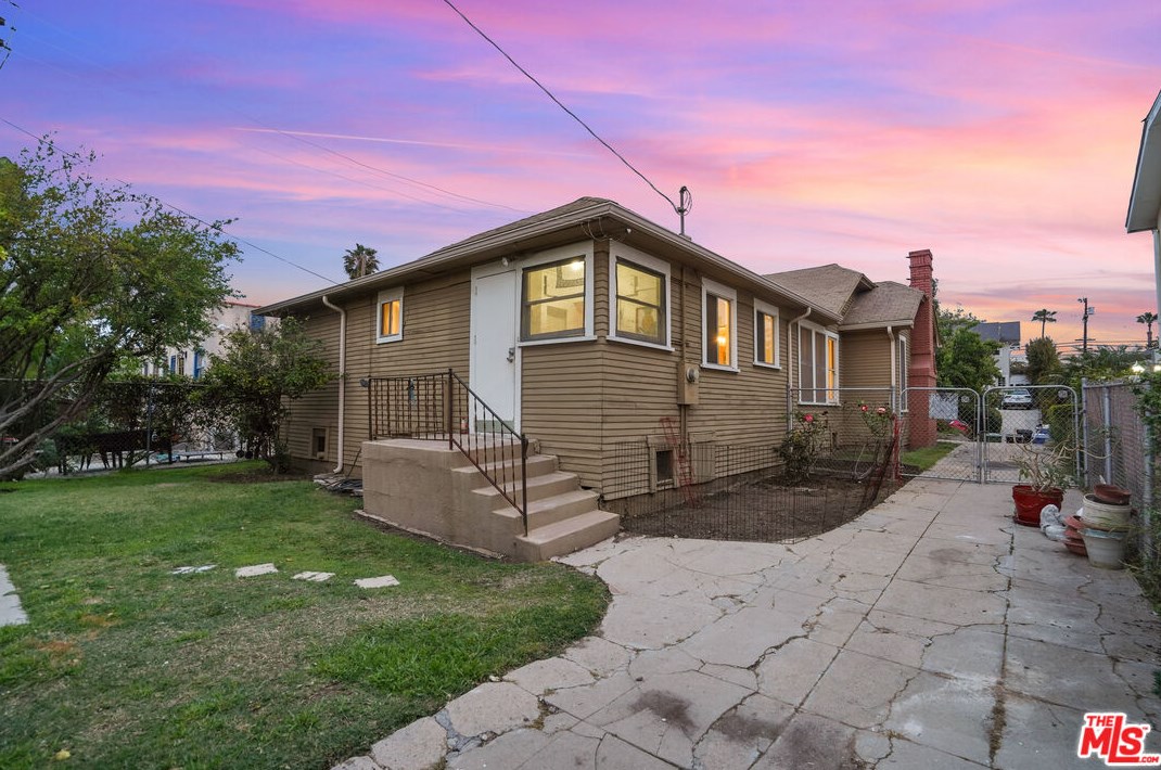 617 Gower St, Los Angeles CA  90038-3913 exterior
