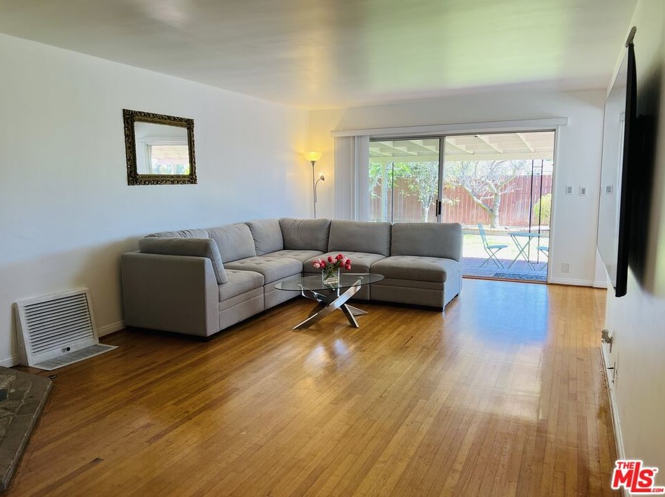10746 Cranks Rd, Los Angeles CA  90230-5481 exterior