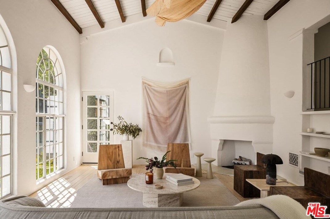 3656 Lowry Rd, Los Angeles CA  90027-1436 exterior