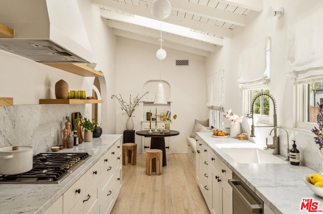 3656 Lowry Rd, Los Angeles CA  90027-1436 exterior