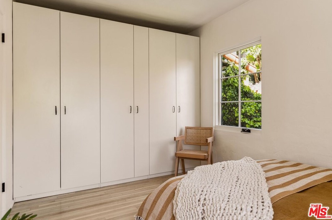 3656 Lowry Rd, Los Angeles CA  90027-1436 exterior