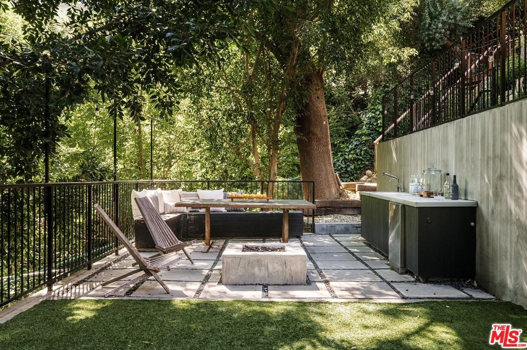 3656 Lowry Rd, Los Angeles CA  90027-1436 exterior