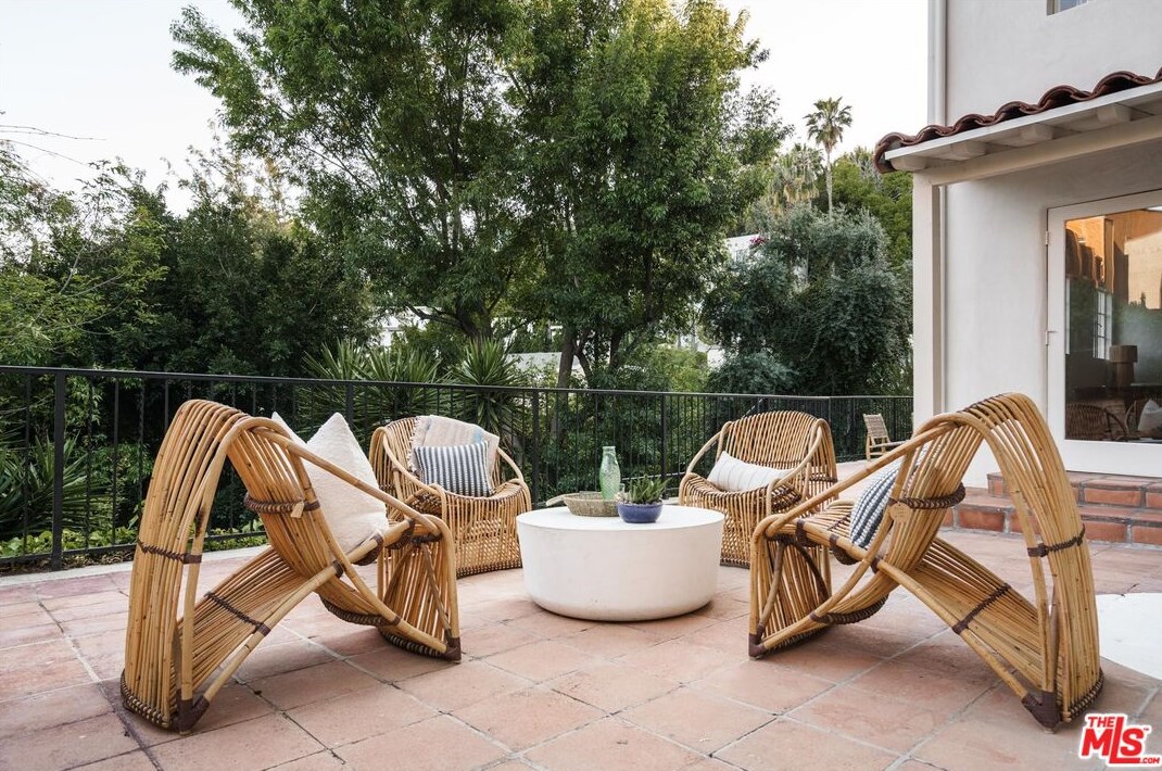 3656 Lowry Rd, Los Angeles CA  90027-1436 exterior