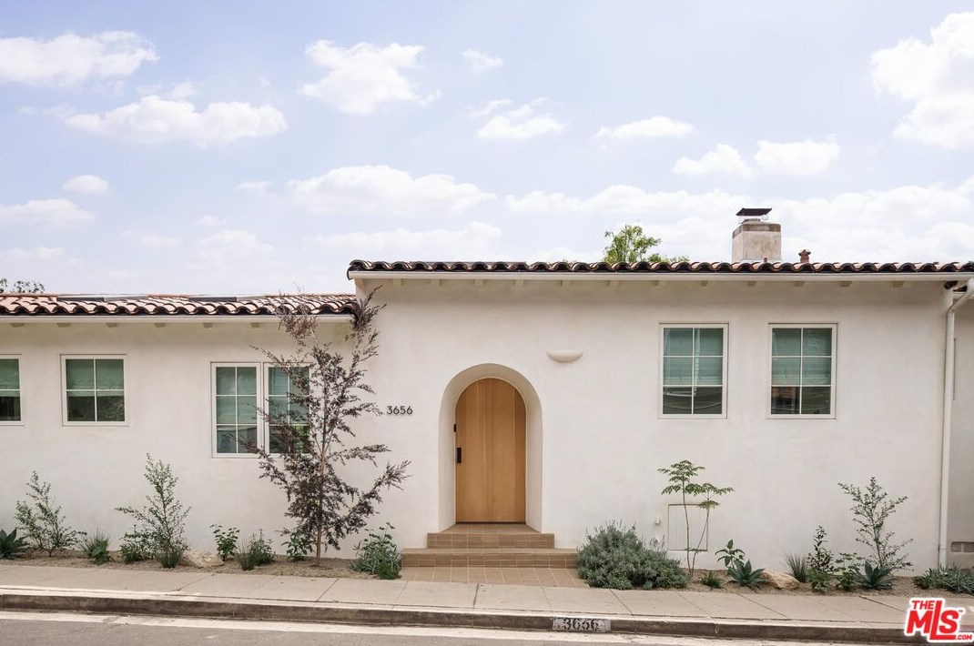 3656 Lowry Rd, Los Angeles CA  90027-1436 exterior