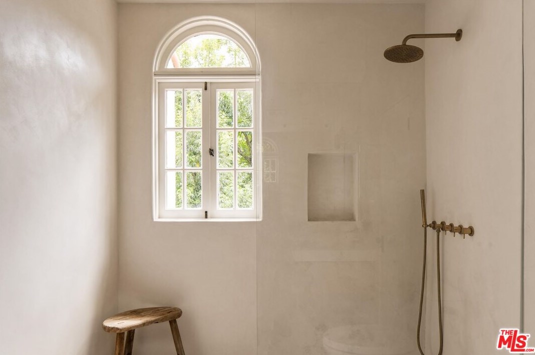 3656 Lowry Rd, Los Angeles CA  90027-1436 exterior