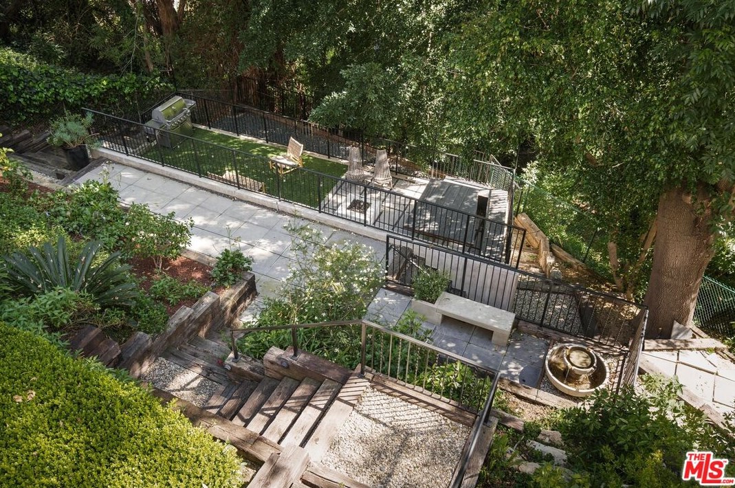 3656 Lowry Rd, Los Angeles CA  90027-1436 exterior