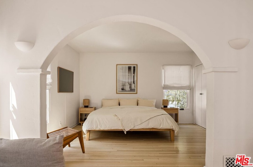 3656 Lowry Rd, Los Angeles CA  90027-1436 exterior