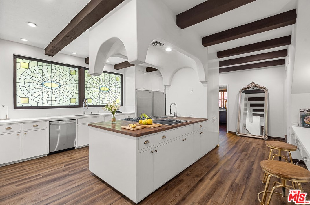 624 Arden Dr, Beverly Hills CA  90210-3511 exterior