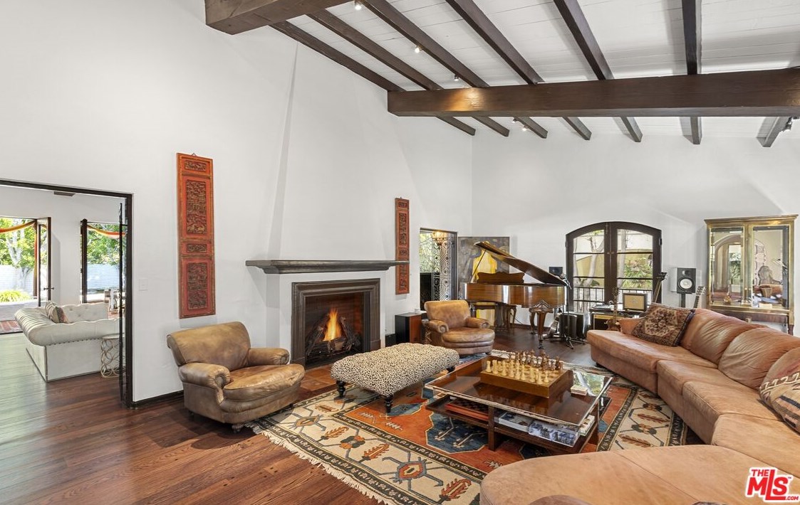 624 Arden Dr, Beverly Hills CA  90210-3511 exterior