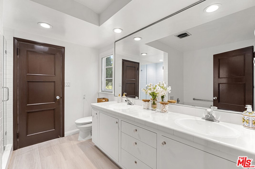 624 Arden Dr, Beverly Hills CA  90210-3511 exterior