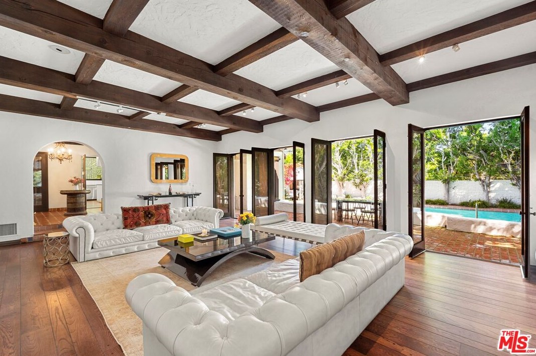 624 Arden Dr, Beverly Hills CA  90210-3510 exterior