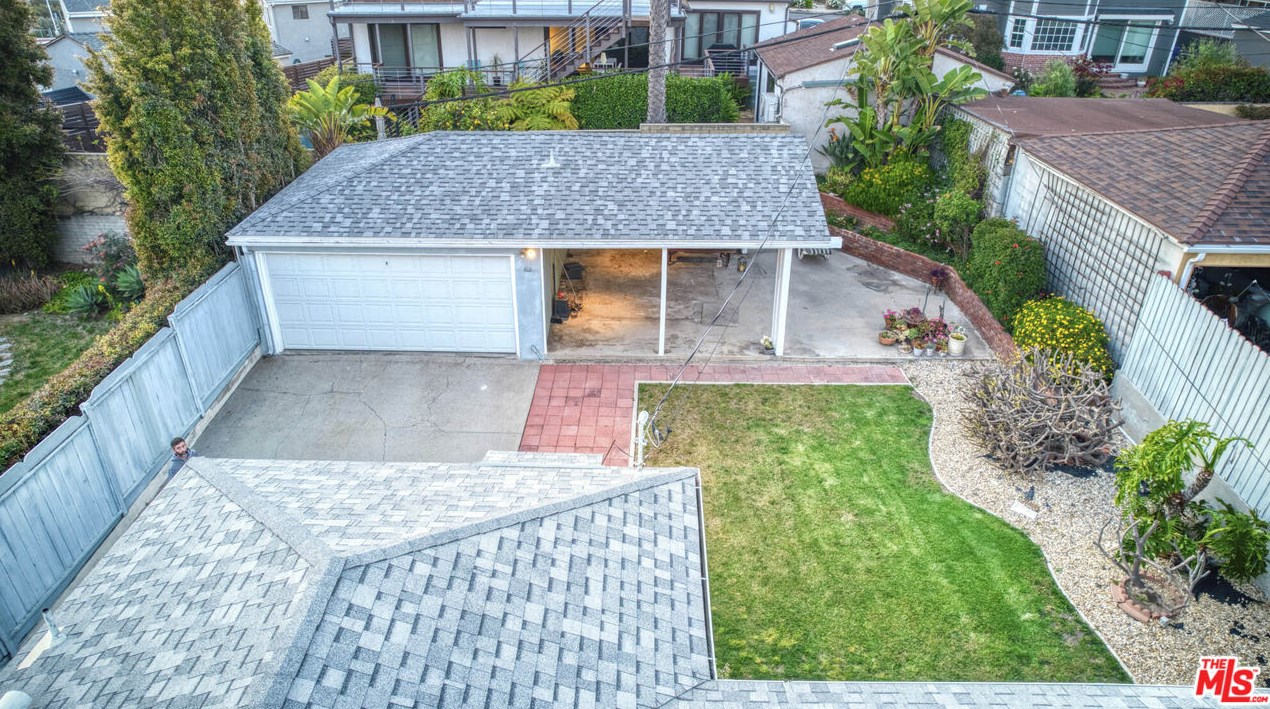 12321 Stanwood Dr, Los Angeles CA  90066-1056 exterior