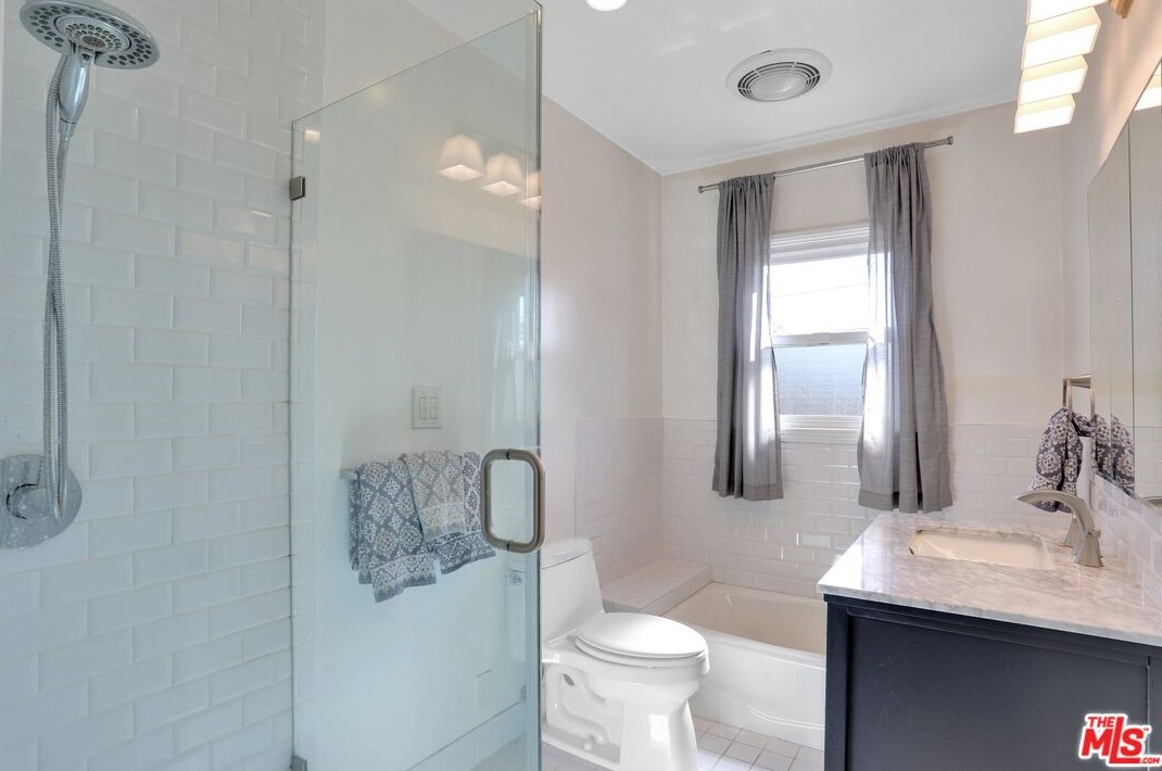 8320 Bleriot Ave, Los Angeles CA  90045-3025 exterior