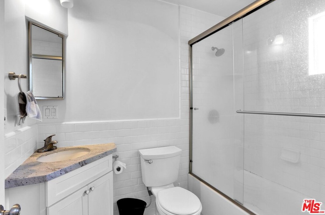 8320 Bleriot Ave, Los Angeles CA  90045-3025 exterior