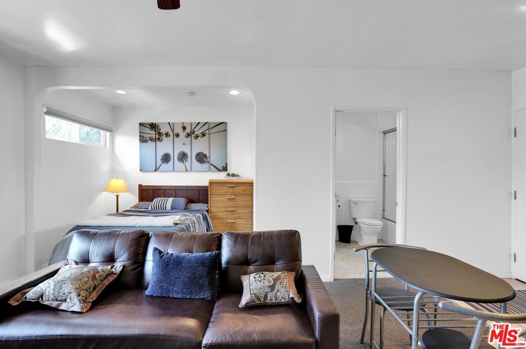 8320 Bleriot Ave, Los Angeles CA  90045-3025 exterior