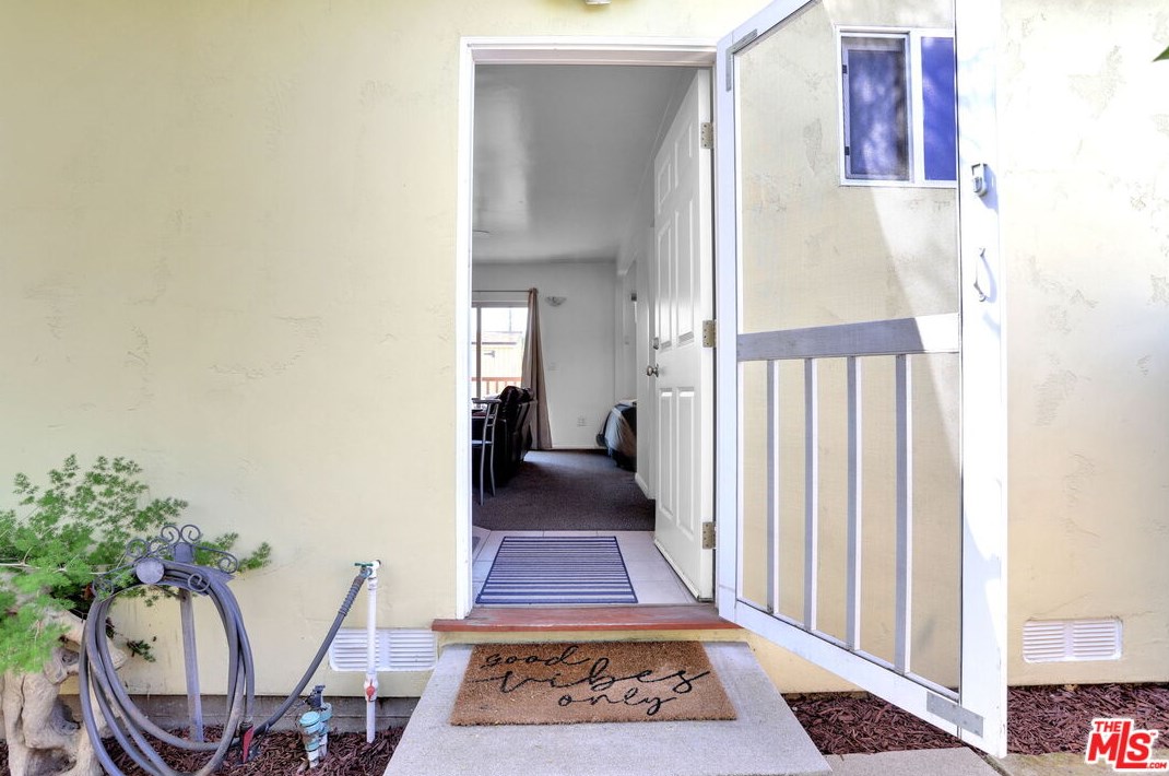 8320 Bleriot Ave, Los Angeles CA  90045-3025 exterior