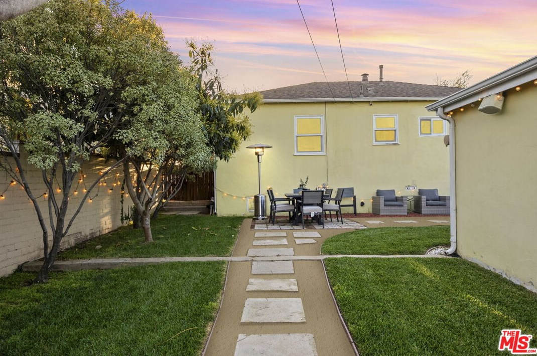 8320 Bleriot Ave, Los Angeles CA  90045-3025 exterior