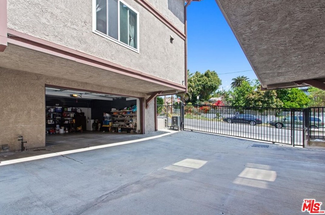 720 Waterloo St, Los Angeles CA  90026-4055 exterior