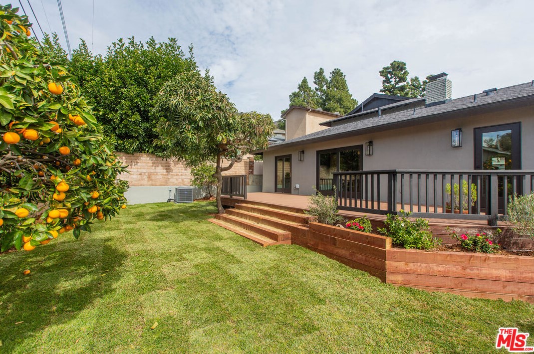 5514 Terrace Dr, Glendale CA  91214-1545 exterior