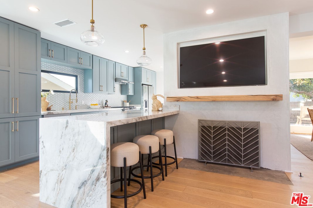 5514 Terrace Dr, Glendale CA  91214-1545 exterior