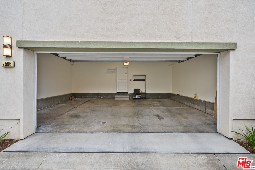 2596 Griffith Ct, Hawthorne CA  90250-1662 exterior