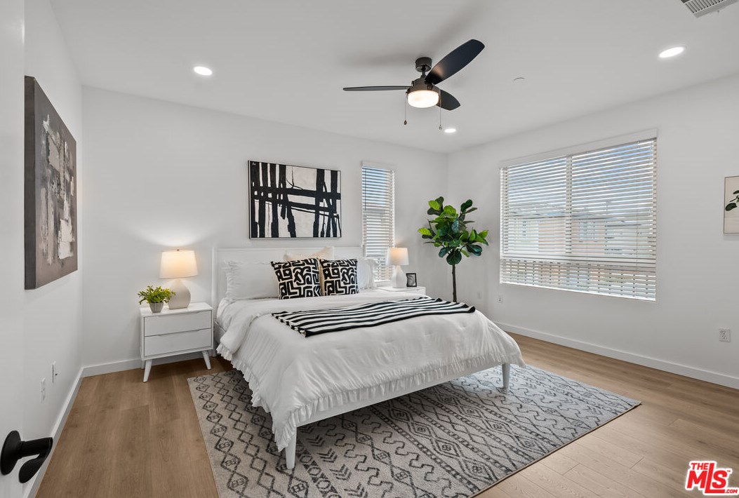 2596 Griffith Ct, Hawthorne CA  90250-1662 exterior