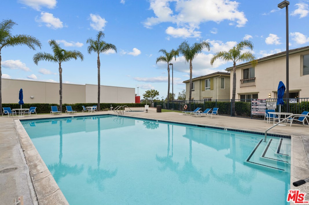 2596 Griffith Ct, Hawthorne CA  90250-1662 exterior