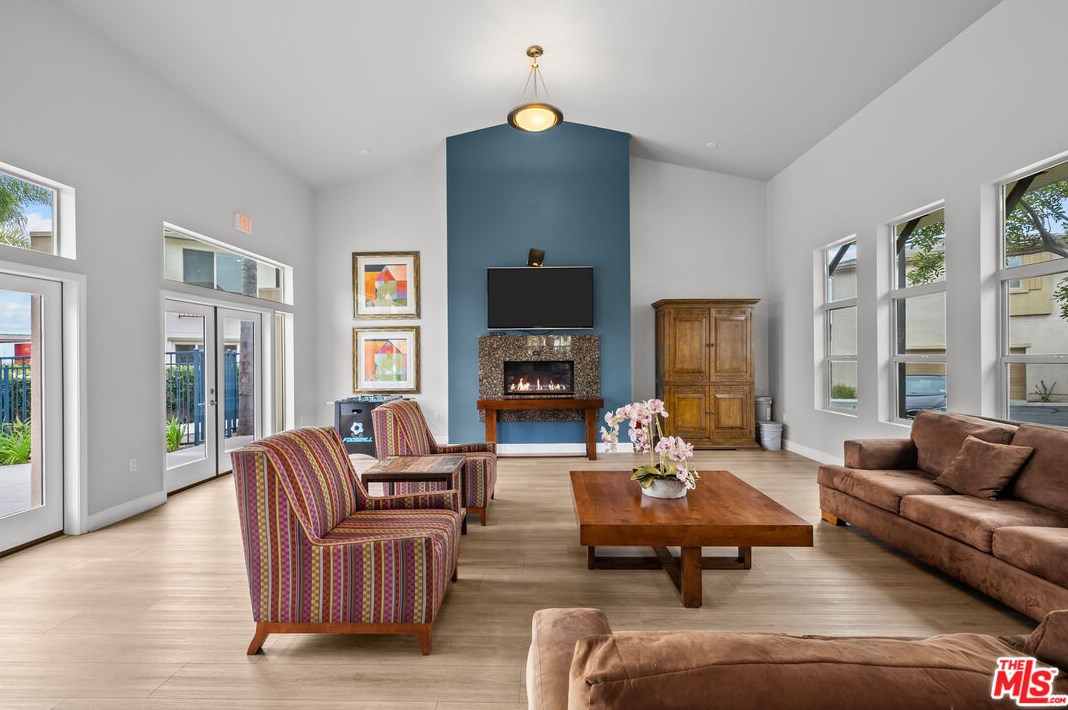 2596 Griffith Ct, Hawthorne CA  90250-1662 exterior