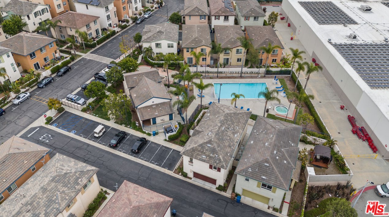 2596 Griffith Ct, Hawthorne CA  90250-1662 exterior