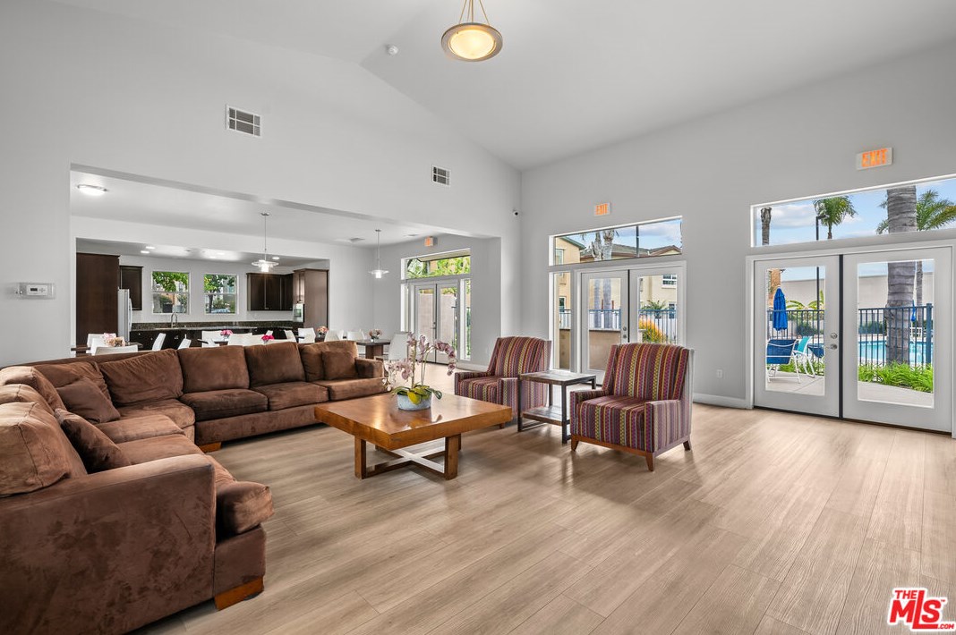 2596 Griffith Ct, Hawthorne CA  90250-1662 exterior