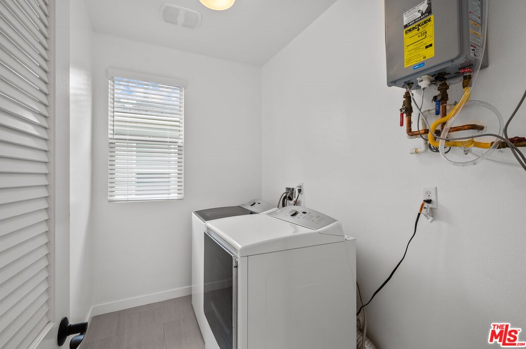 2596 Griffith Ct, Hawthorne CA  90250-1662 exterior